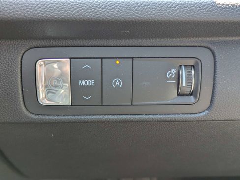Used 2024 Chevrolet Traverse LT FWD image 17