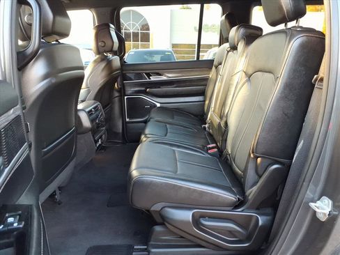 Used 2024 Jeep Wagoneer Series II w/ Flexible Seating Group image 8