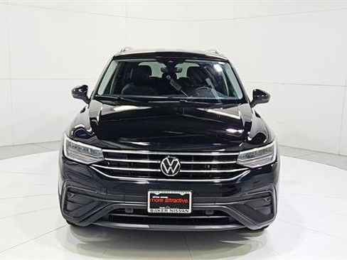 Used 2024 Volkswagen Tiguan SE FWD image 2