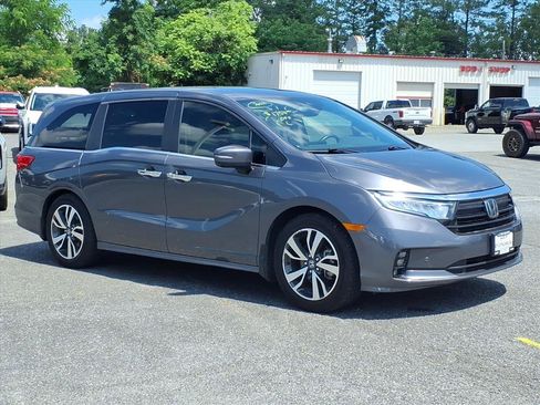 Used 2023 Honda Odyssey Touring image 2