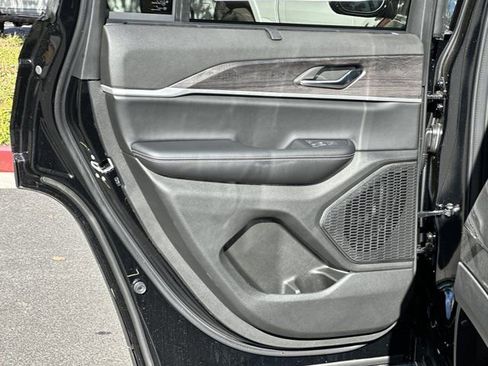 New 2025 Jeep Grand Cherokee Limited w/ Luxury Tech Group II image 19