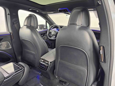 Used 2023 Mercedes-Benz EQS 580 4MATIC SUV image 46