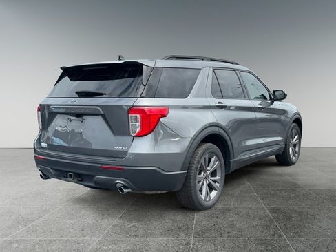 Used 2022 Ford Explorer XLT w/ Equipment Group 202A AWD/4WD image 6