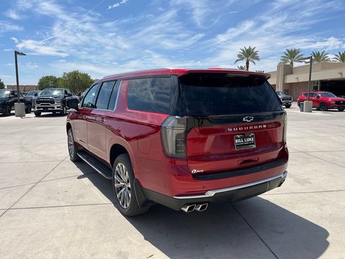 Used 2025 Chevrolet Suburban High Country w/ Sun And Tow Package AWD/4WD image 9