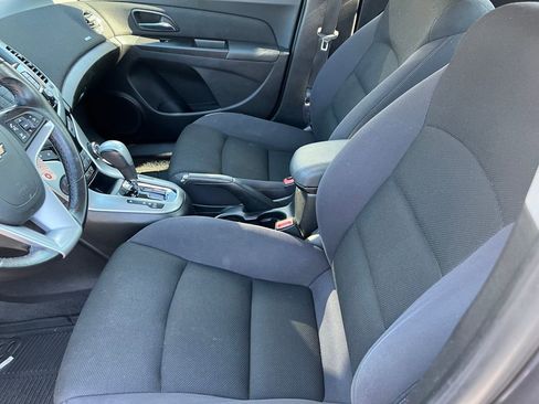 Used 2014 Chevrolet Cruze LT image 9