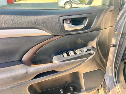 Used 2017 Toyota Highlander XLE image 17