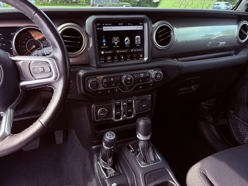 Used 2021 Jeep Wrangler Unlimited Sahara w/ Uconnect 4C Nav & Sound Group AWD/4WD image 19
