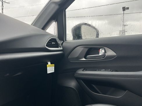 Used 2025 Chrysler Voyager LX image 26