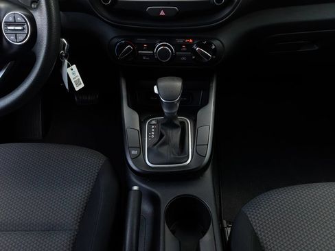 Used 2025 Kia Soul LX w/ LX Technology Package FWD image 13