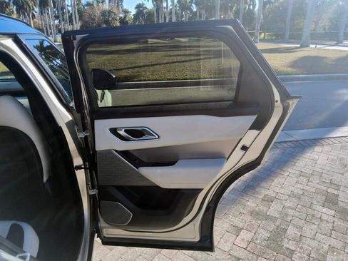 Used 2020 Land Rover Range Rover Velar R-Dynamic S image 34