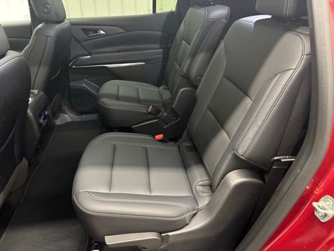Used 2025 Chevrolet Traverse LT image 9