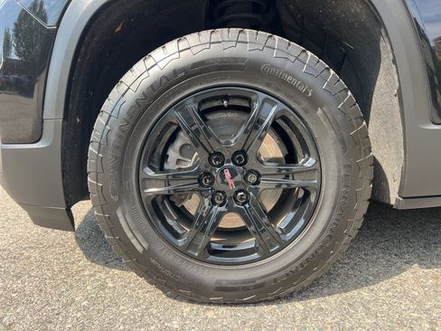 Used 2023 GMC Acadia AT4 w/ Technology Package image 10