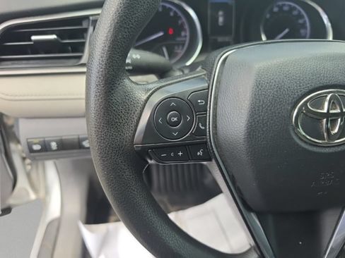 Used 2019 Toyota Camry LE FWD image 12