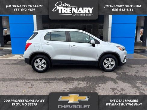 Used 2020 Chevrolet Trax LS image 1