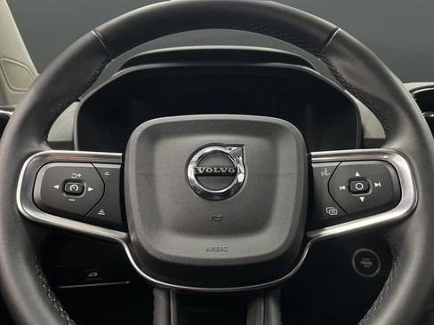 Used 2024 Volvo XC40 B5 Plus image 18