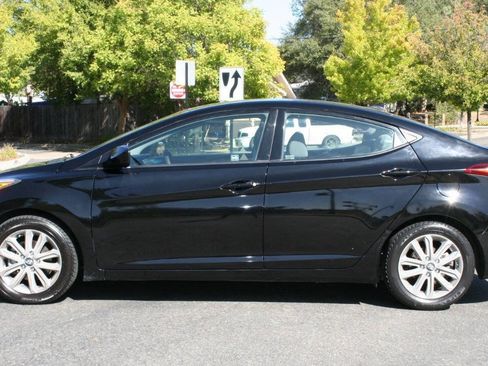 Used 2016 Hyundai Elantra SE w/ Option Group 02 FWD image 7
