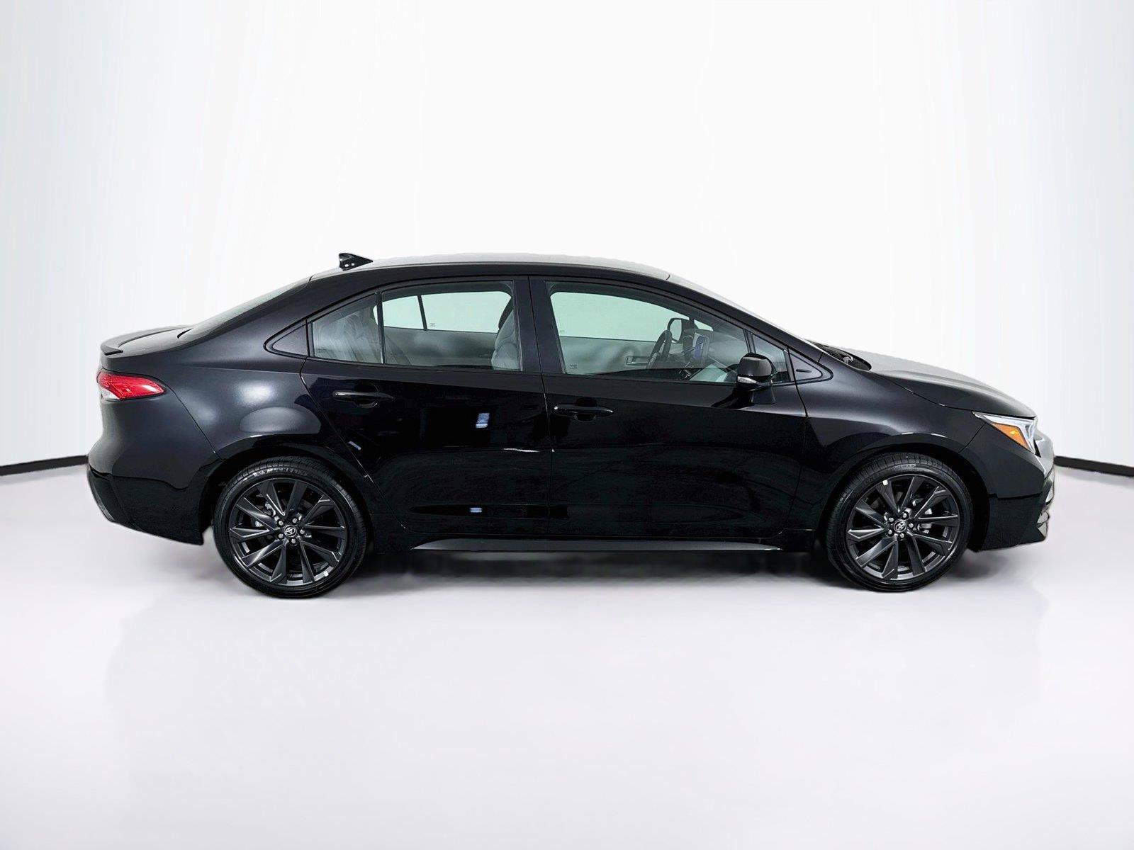 Used 2026 Toyota Corolla SE FWD image 7
