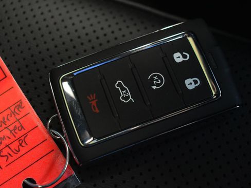 New 2025 Jeep Grand Cherokee Limited w/ Trailer Tow Package image 30