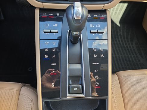 Certified 2023 Porsche Macan S AWD/4WD image 25