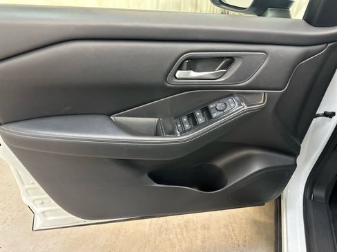 Certified 2024 Nissan Rogue SV image 26