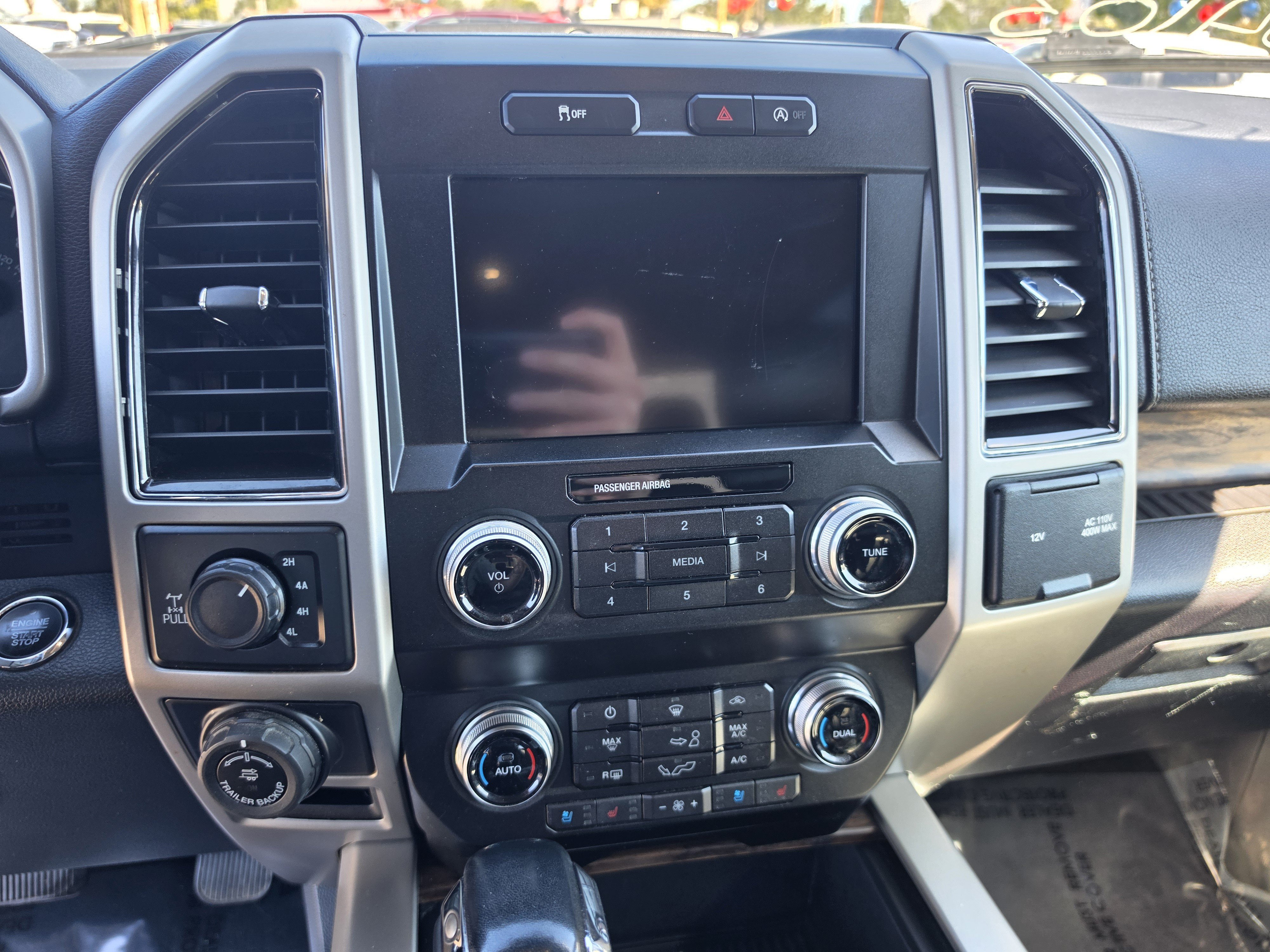 Used 2019 Ford F150 Lariat w/ Equipment Group 502A Luxury AWD/4WD image 14