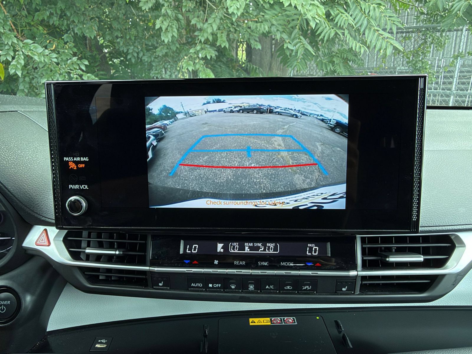 Used 2025 Toyota Sienna XLE FWD image 24