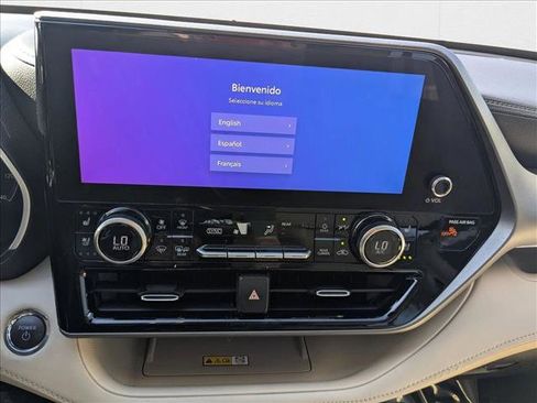 Used 2023 Toyota Highlander Limited image 13