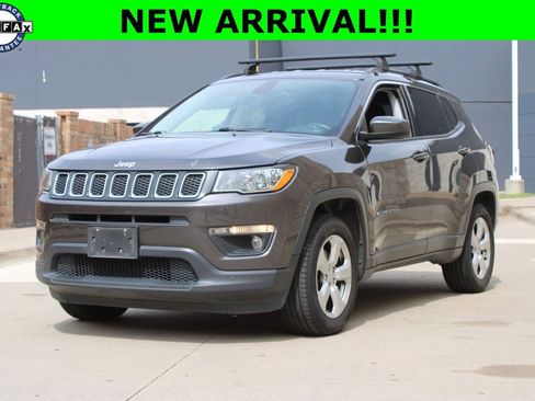 Used 2018 Jeep Compass Latitude image 1