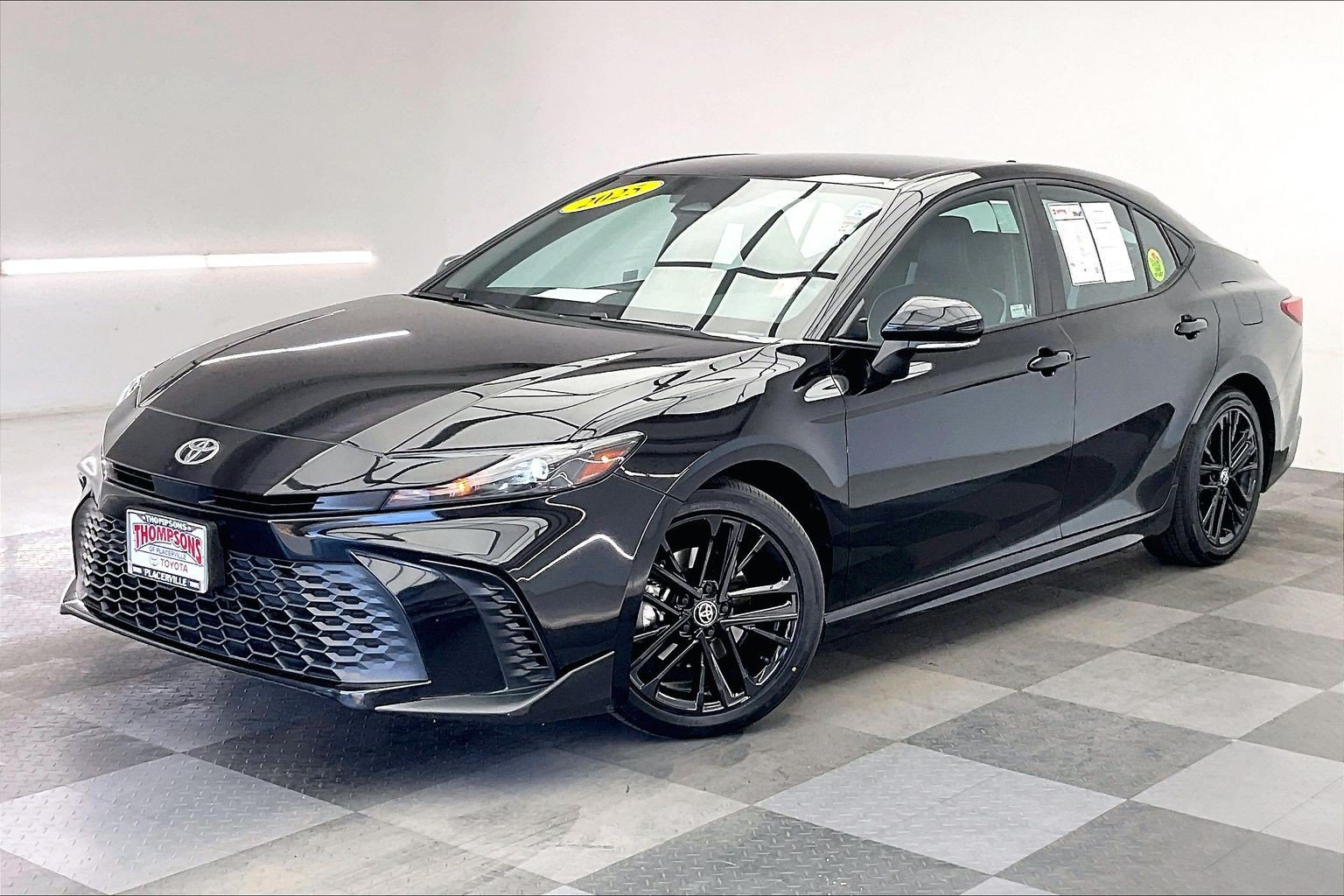 Used 2025 Toyota Camry SE FWD image 12