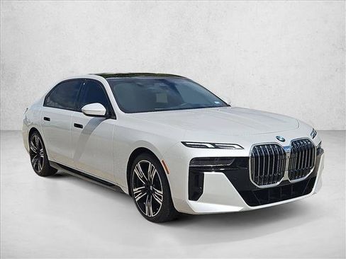 Used 2024 BMW 760i xDrive AWD/4WD image 3