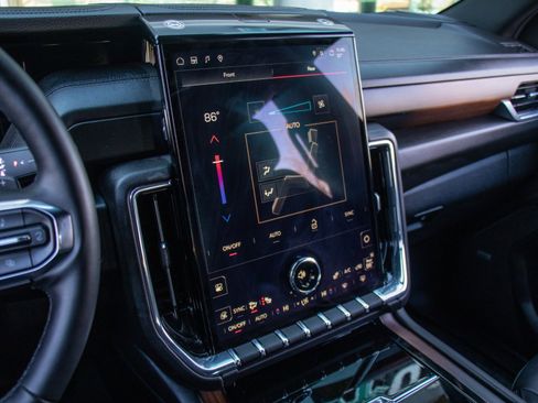 Used 2025 GMC Yukon XL Denali image 16