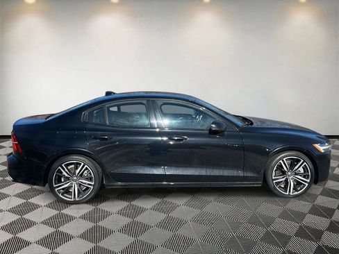 Used 2019 Volvo S60 T8 R-Design image 2