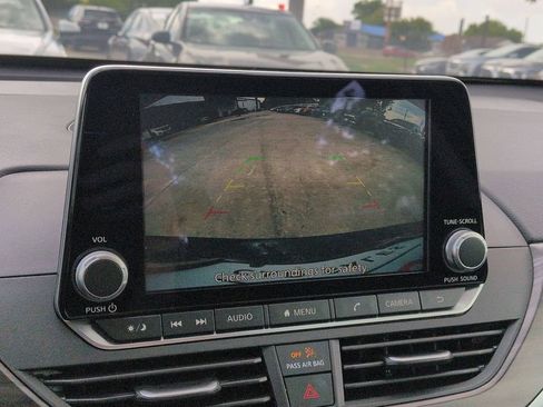 Used 2025 Nissan Altima 2.5 SV FWD image 17