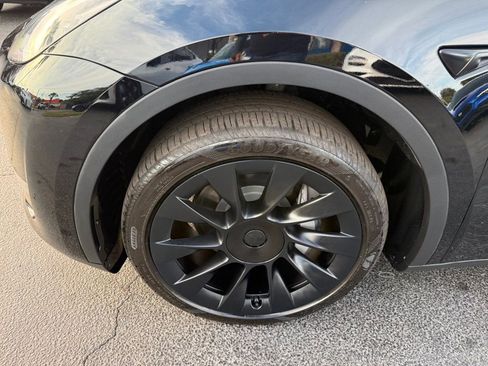 Used 2023 Tesla Model Y Long Range AWD/4WD image 37