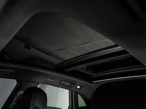 Certified 2026 Porsche Macan AWD/4WD image 17