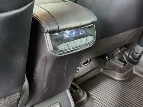 Used 2023 Toyota Highlander XSE AWD/4WD image 38