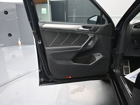 Used 2023 Volkswagen Tiguan SE R-Line FWD image 11
