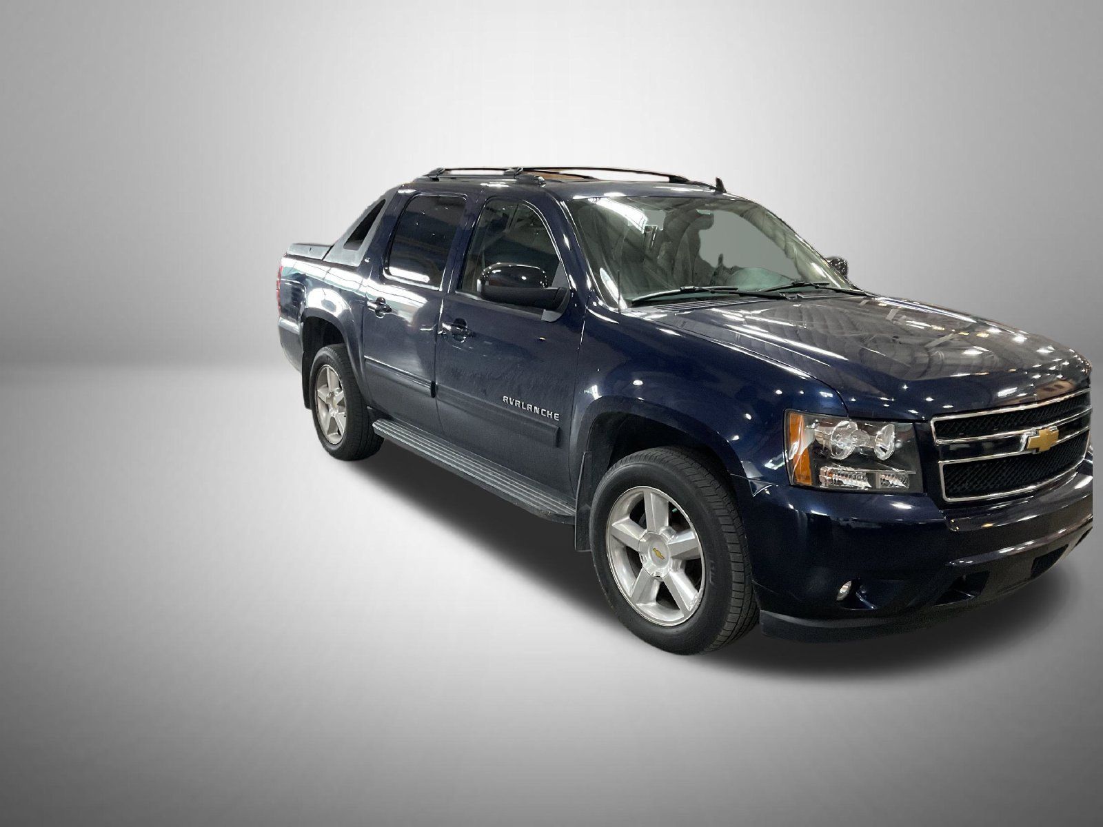 Used 2011 Chevrolet Avalanche LT w/ Luxury Package AWD/4WD image 4