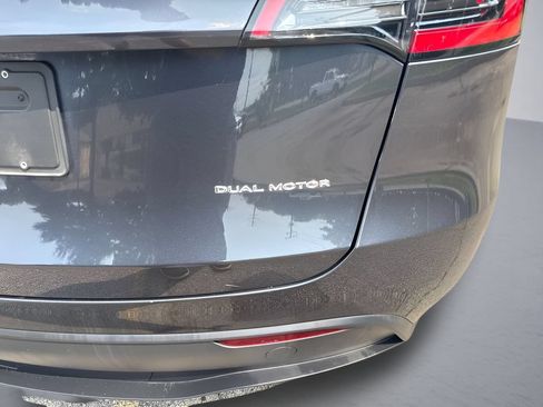 Used 2024 Tesla Model Y Long Range AWD/4WD image 34