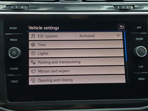 Used 2021 Volkswagen Tiguan SE w/ Panoramic Sunroof Package AWD/4WD image 38