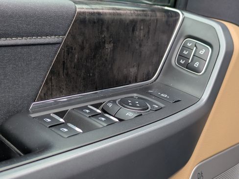 Certified 2024 Ford F350 Lariat w/ Chrome Package image 11