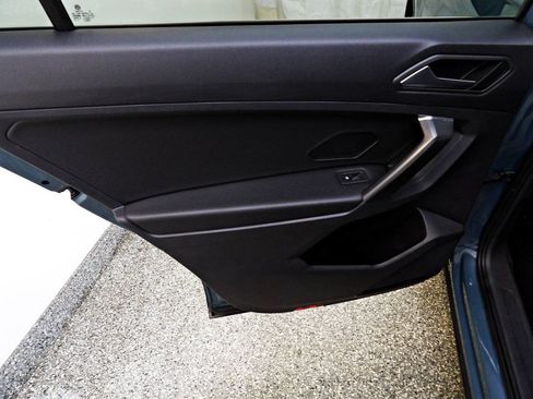 Used 2021 Volkswagen Tiguan SE FWD image 9