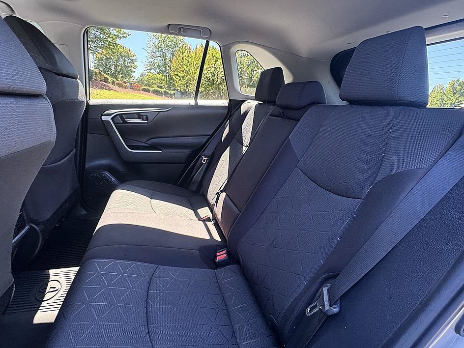 Certified 2021 Toyota RAV4 XLE w/ Convenience Package FWD image 12