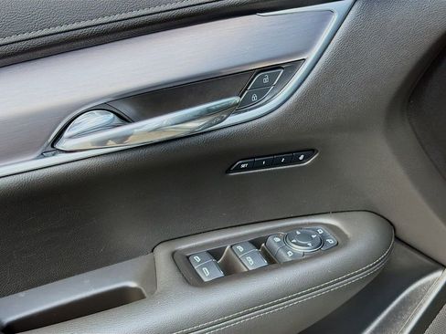 Used 2025 Cadillac XT6 Luxury FWD image 25