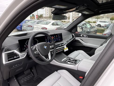 New 2026 BMW X5 sDrive40i image 9