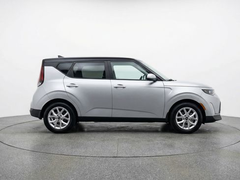 Used 2025 Kia Soul LX w/ LX Technology Package image 11