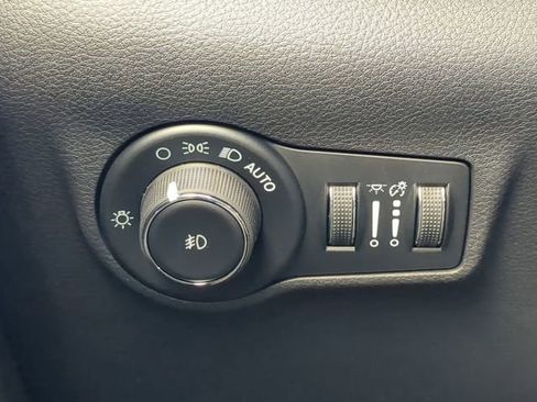 New 2026 Jeep Compass Latitude image 25