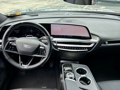 Used 2024 Cadillac Lyriq Luxury AWD/4WD image 9
