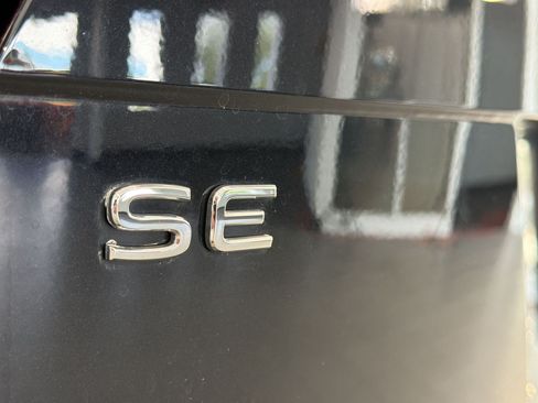 Used 2023 Volkswagen Tiguan SE R-Line FWD image 35