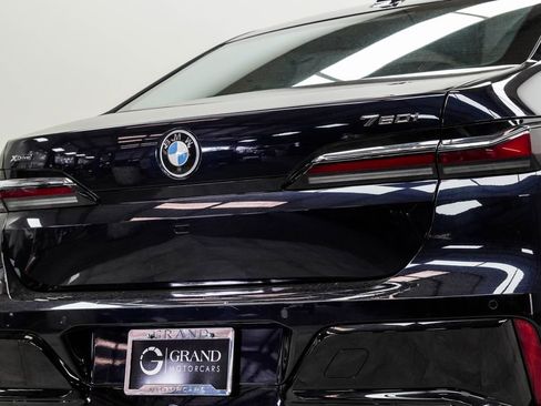 Used 2023 BMW 760i xDrive AWD/4WD image 13